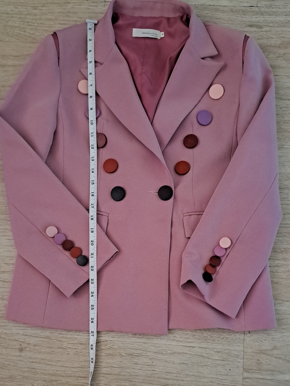 Tailored Pink Double-Breasted Blazer with Decorative Buttons - Picture 6 of 12